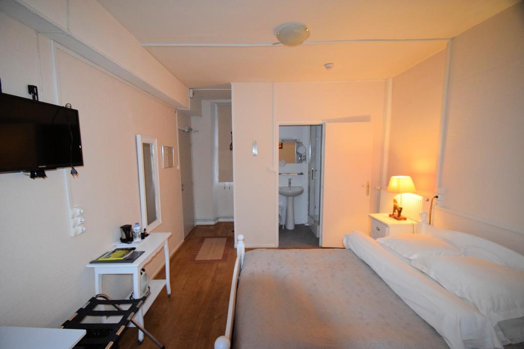 Auberge Le Rabelais Malay-le-Petit Екстериор снимка