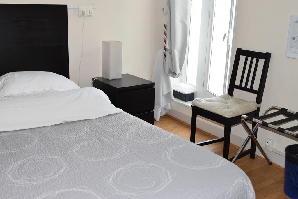 Auberge Le Rabelais Malay-le-Petit Екстериор снимка