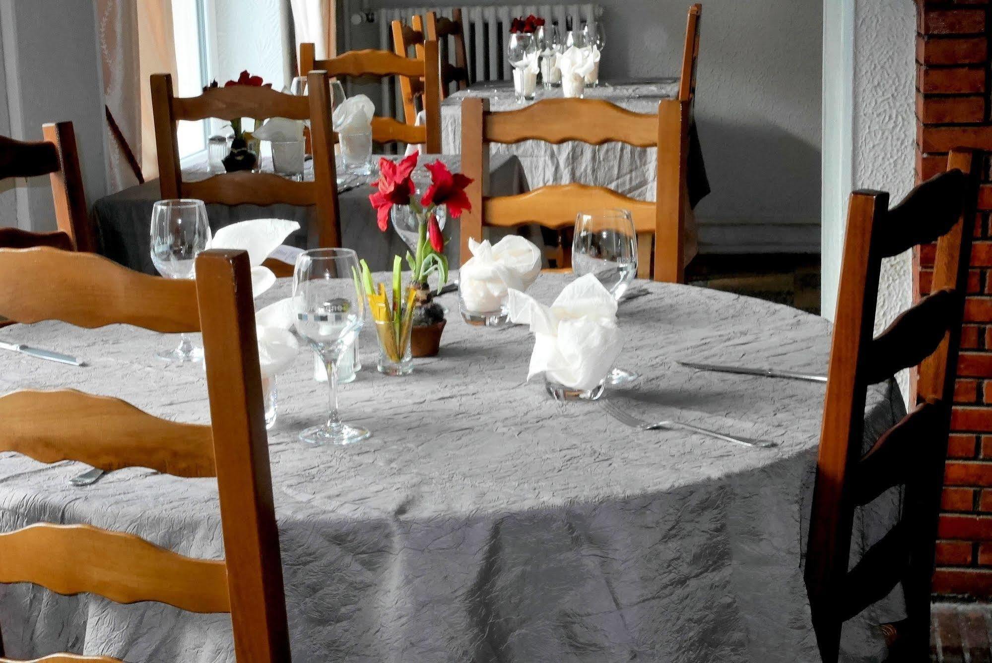 Auberge Le Rabelais Malay-le-Petit Екстериор снимка