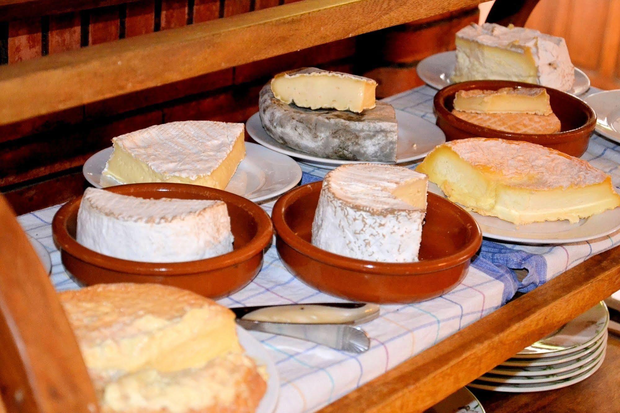 Auberge Le Rabelais Malay-le-Petit Екстериор снимка