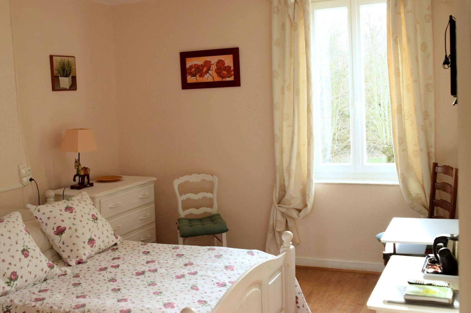 Auberge Le Rabelais Malay-le-Petit Екстериор снимка