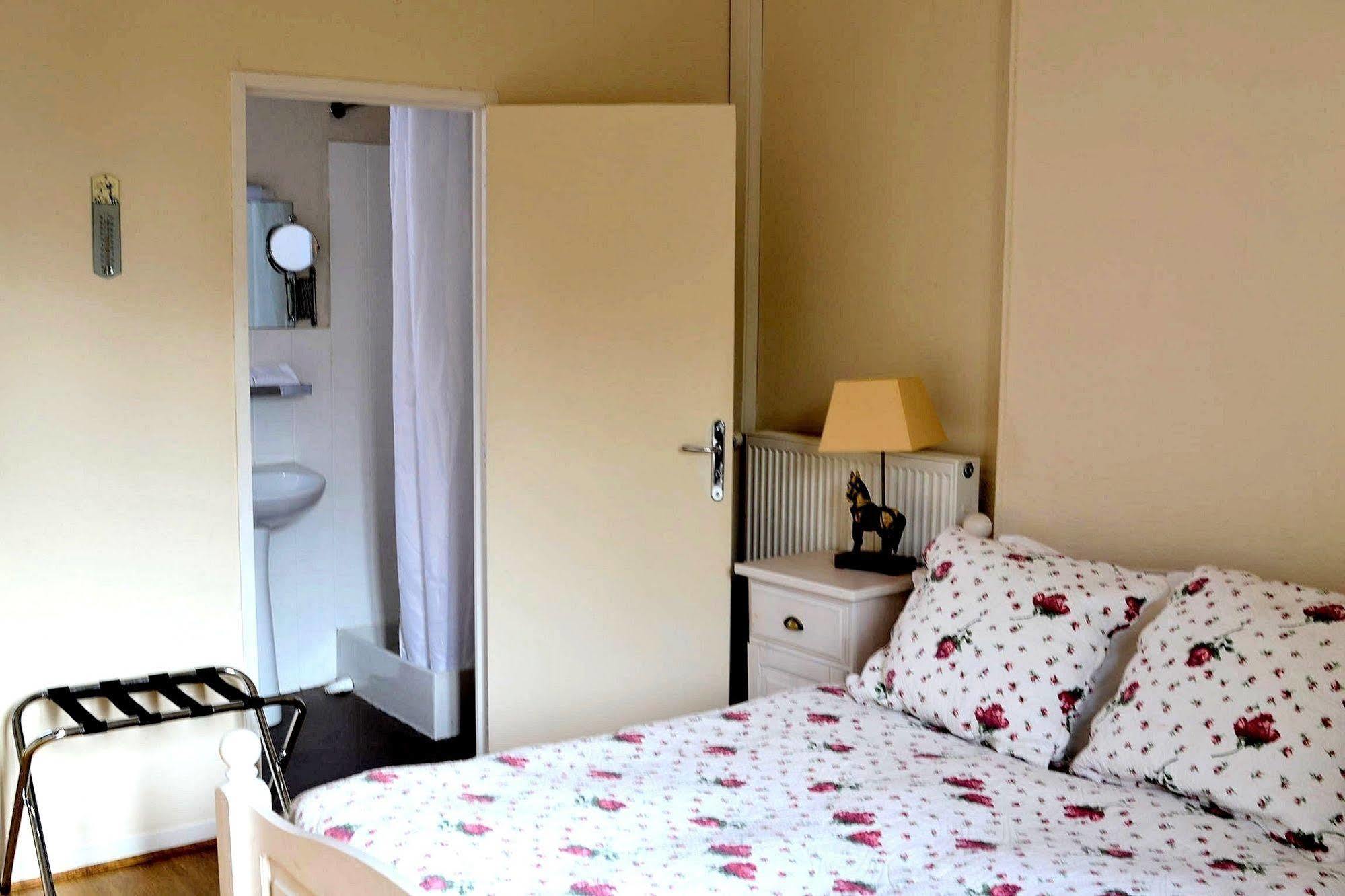 Auberge Le Rabelais Malay-le-Petit Екстериор снимка