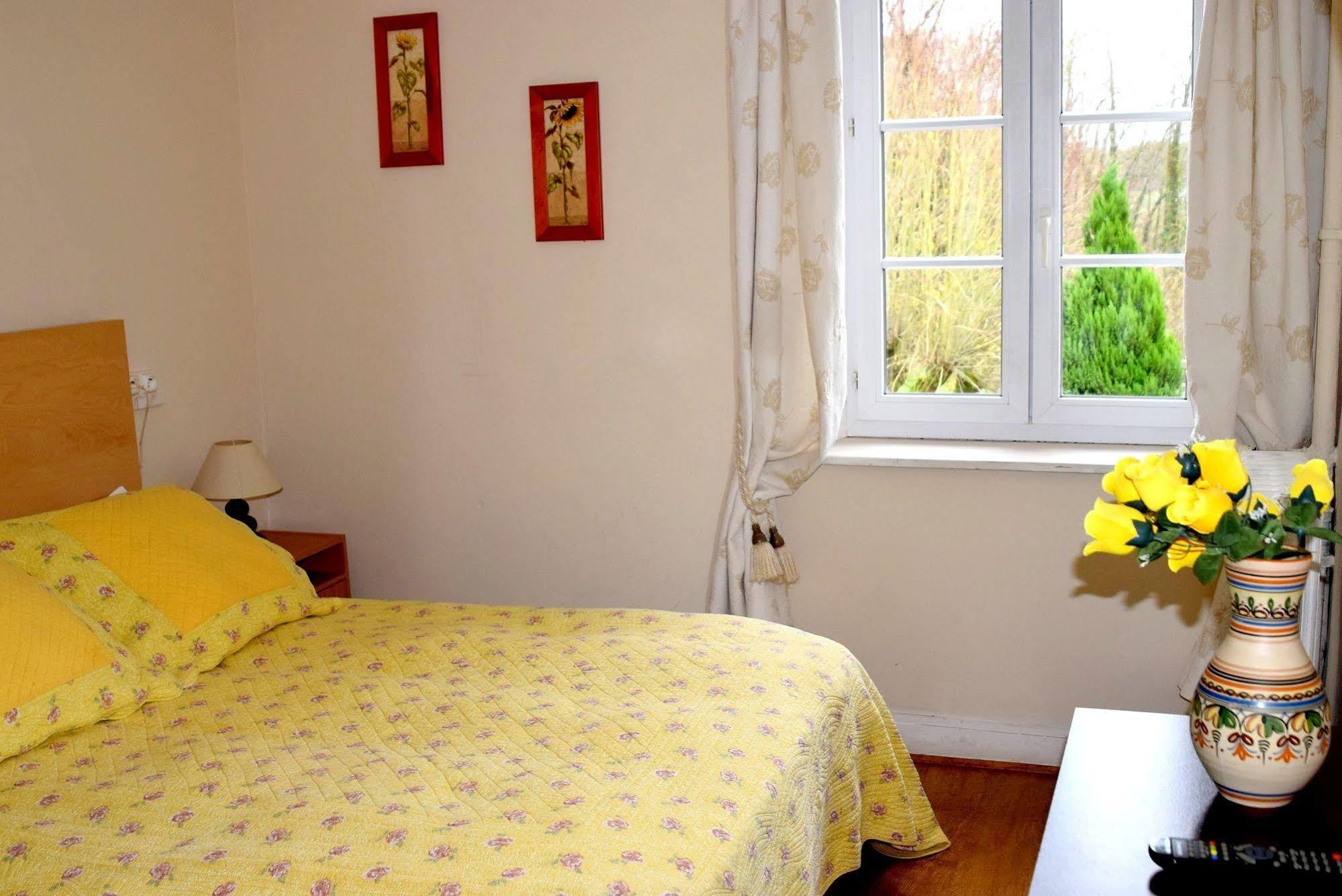 Auberge Le Rabelais Malay-le-Petit Екстериор снимка